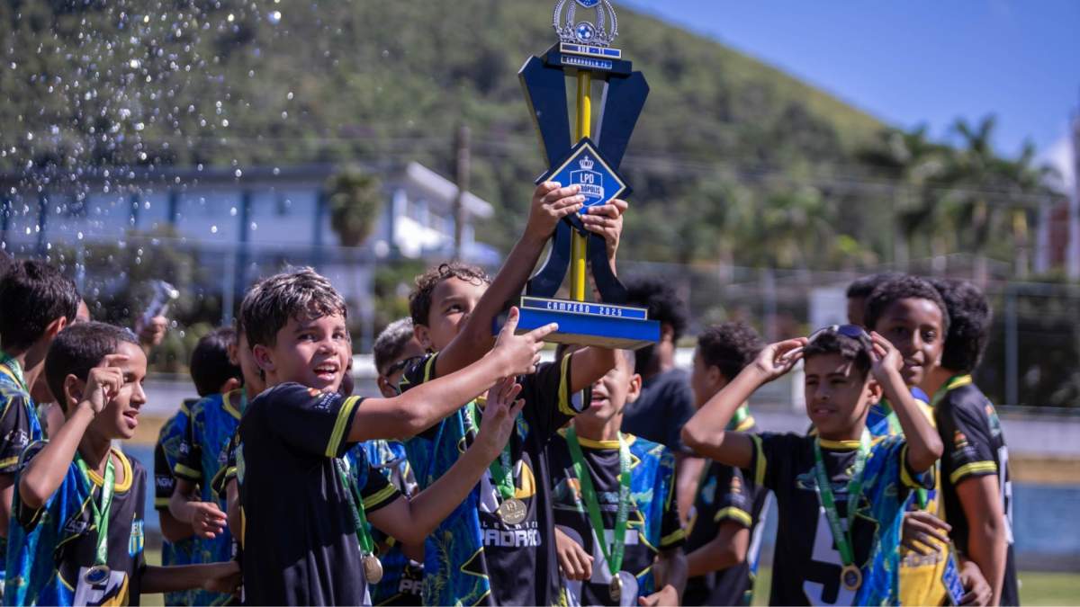 Carangola vence Vera Cruz por 3 a 0 e conquista o t�tulo Municipal Sub-11